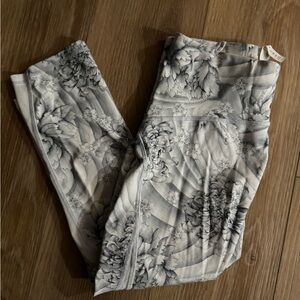 Gray and white wonder under lululemon leggings high waist ankle 8